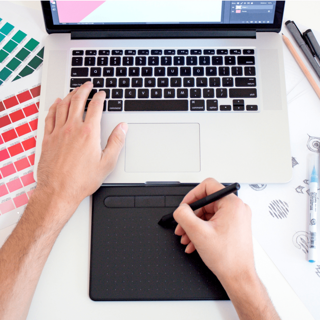 HIRING GRAPHIC DESIGNER