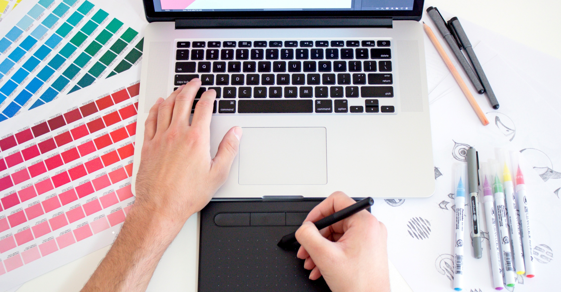 HIRING GRAPHIC DESIGNER